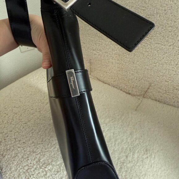 Authentic Salvatore Ferragamo Gancini Black Leather Shoulder Bag - Picture 9 of 9